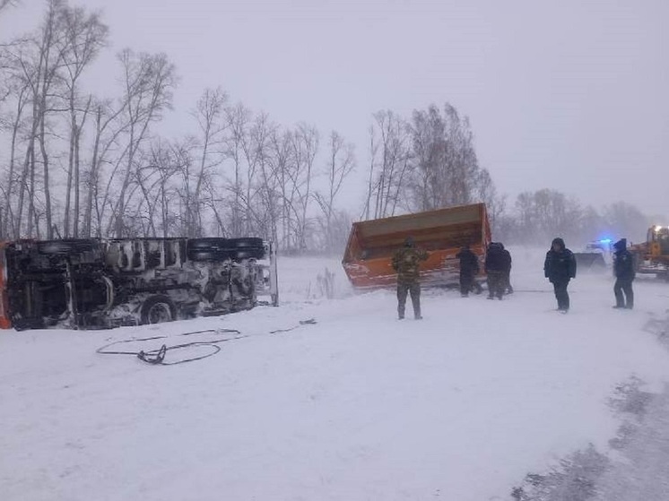 Стали известны подробности ДТП с большегрузом на трассе под Бийском