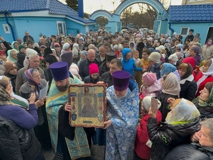 В Никольском храме Ессентуков духовенство курорта встретило чудотворный образ Божией Матери «Умягчение злых сердец», сообщает пресс-служба городской администрации