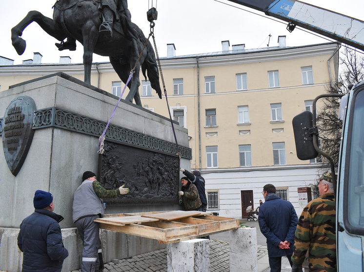 В течение недели на памятнике Михаилу Тверскому в Твери появятся барельефы