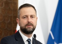 Министр национальной обороны Польши Владислав Косиняк-Камыш обвинил Украину в «короткой памяти», подчеркнув, что Варшава не намерена ввязываться в конфликт с Россией. Его слова приводит украинское издание «Страна.ua» в публикации в своем телеграм-канале.