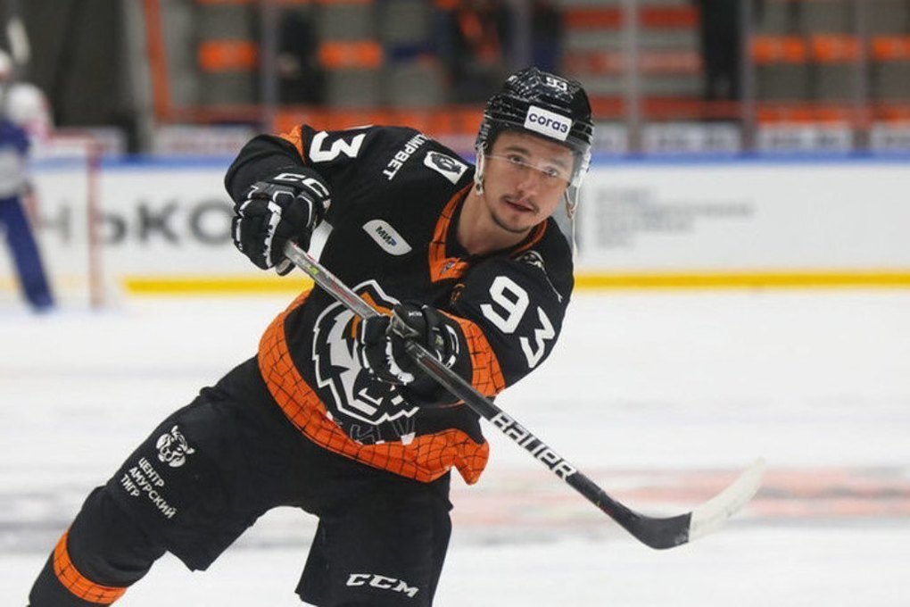 «Амур» расторг контракт с форвардом Хохлачевым