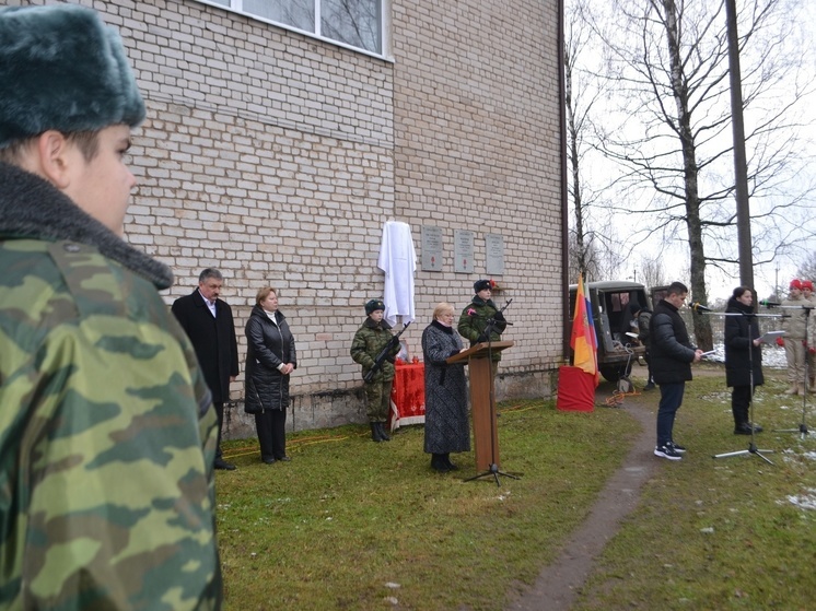 В Андреаполе открыли мемориальную доску в честь погибшего на СВО земляка