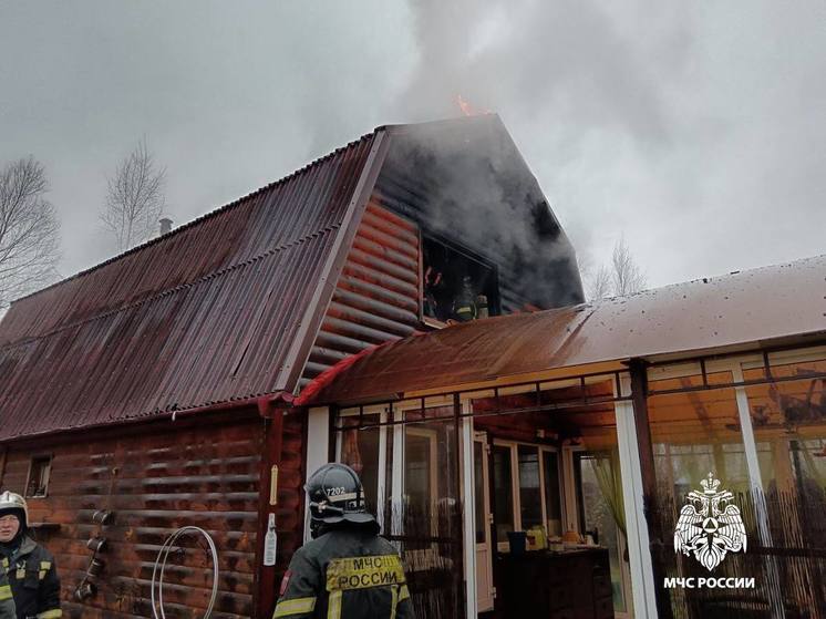 Под Тверью горел жилой дом