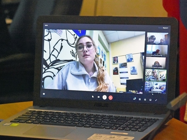 Смоленск и Мангуш связал круглый стол по молодежной политике