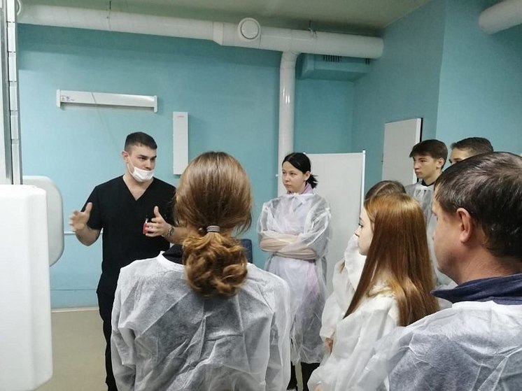 В Заринской ЦРБ провели экскурсию для школьников
