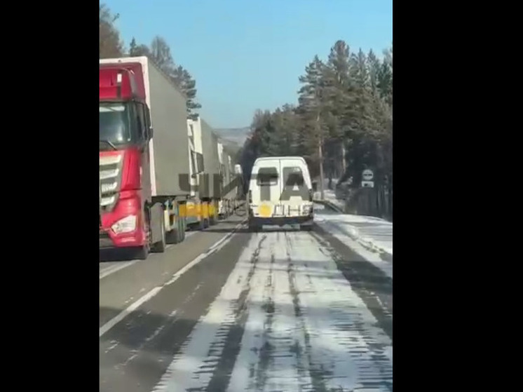 Пробка из фур растянулась между двумя районами в Забайкалье