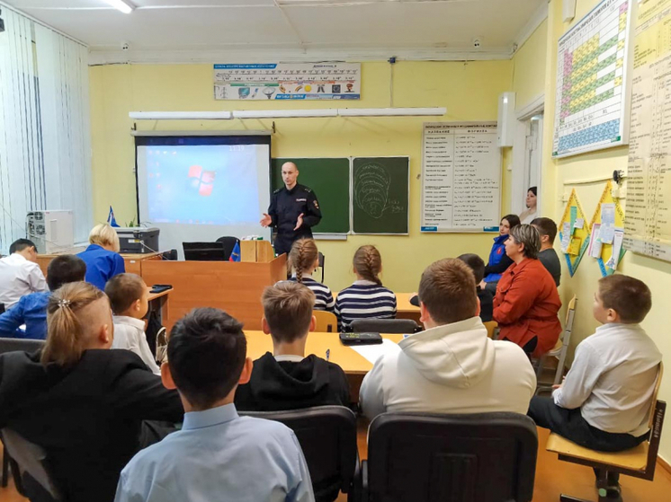 Кандалакшские полицейские рассказали о правонарушениях школьникам