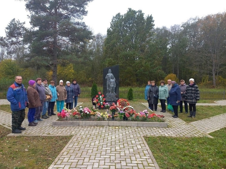 Белоруссия прислала в Новгородскую область скамейки для мемориала «253 жизни»