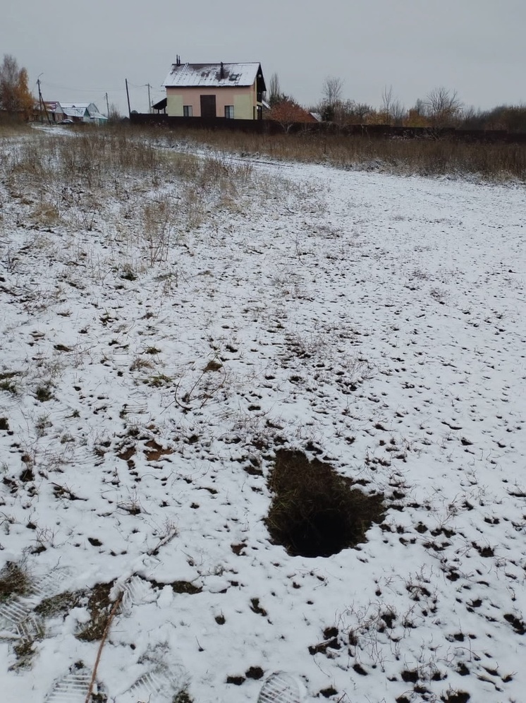 Жители Ельца сообщили о бездонной яме на одной из улиц города