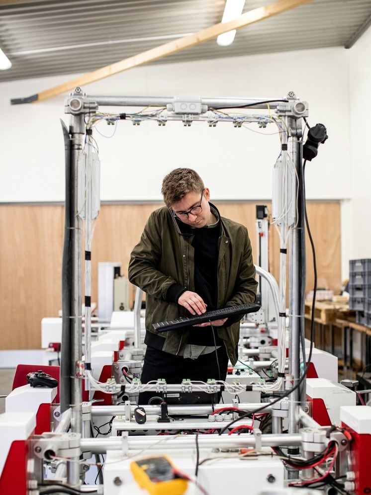 В ДНР пытаются решить кадровый дефицит в машиностроительной отрасли