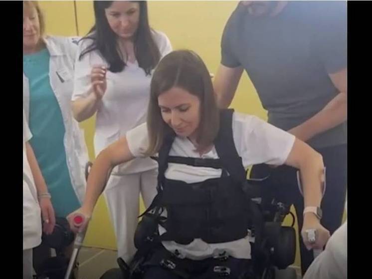 Экзоскелет помогает запустить механизмы естественного движения.