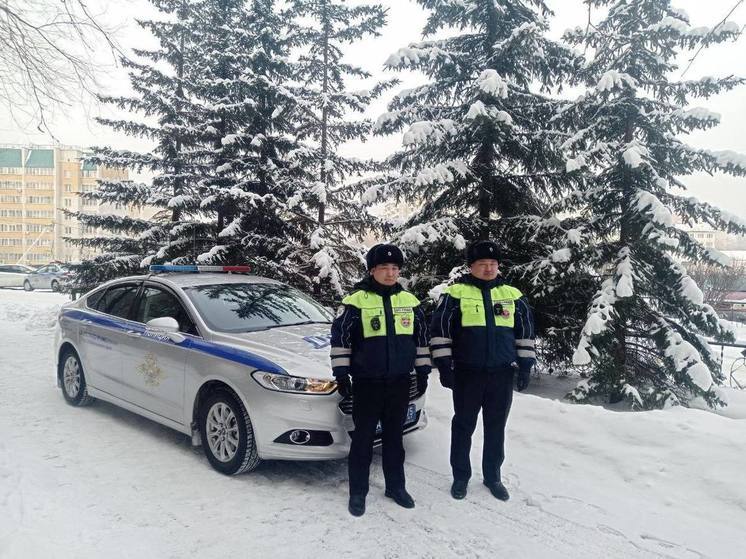 Полицейские в Забайкалье спасли задыхавшуюся в пробке девочку
