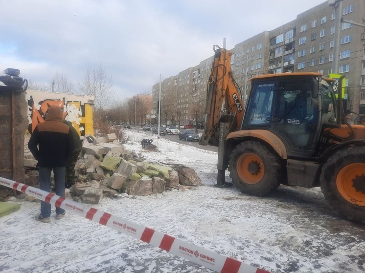 Вместе с фундаментом: под контролем судебных приставов в Перми снесли незаконно возведённый капитальный гараж