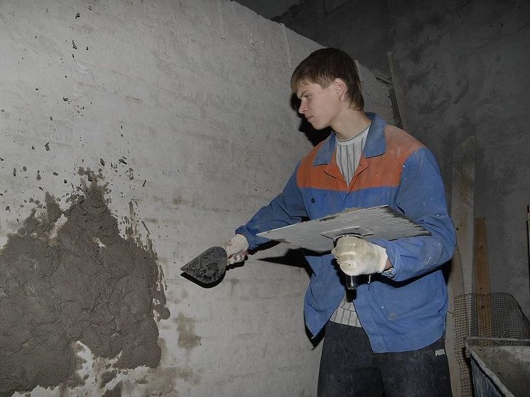 Глава фонда капремонта Свердловской области призвал женщин рожать штукатуров и маляров