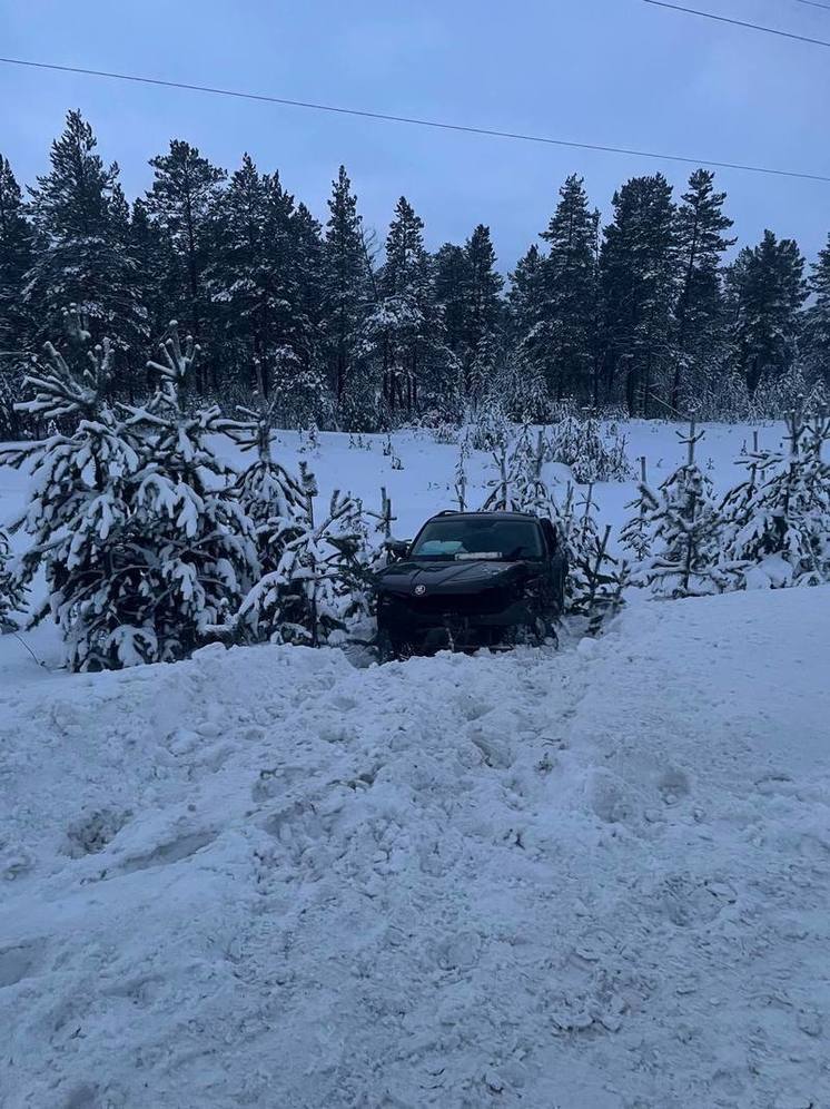 На ямальской трассе в ДТП с грузовиком пострадал водитель легковушки