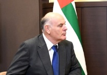 Парламент Абхазии единогласным решением принял отставку Аслана Бжании с поста президента страны. Об этом сообщает РИА «Новости» со ссылкой на собственного корреспондента.