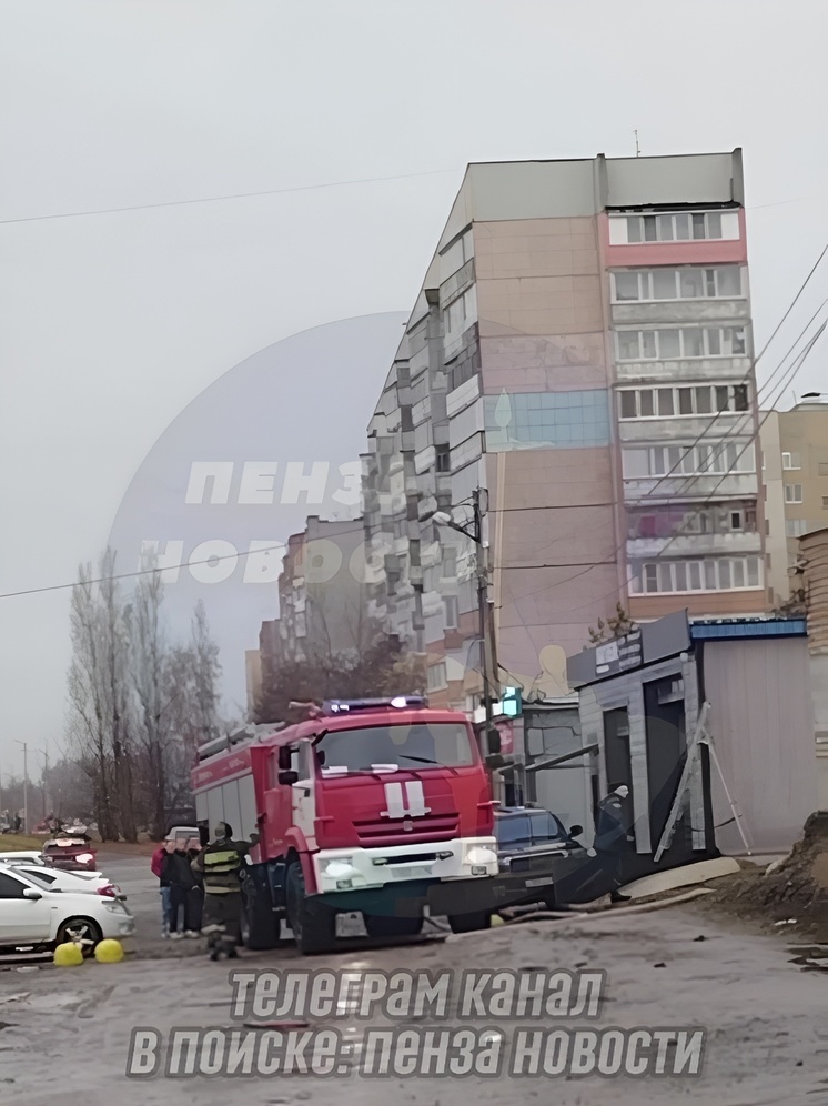 В автосервисе на улице Антонова в Пензе случился пожар