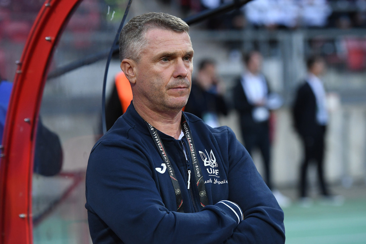 Тренер сборной Украины Ребров отказался общаться с журналистами на русском