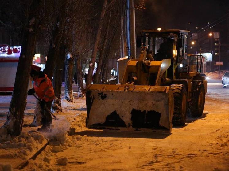 Мэр Новосибирска потребовал очистить город от снега