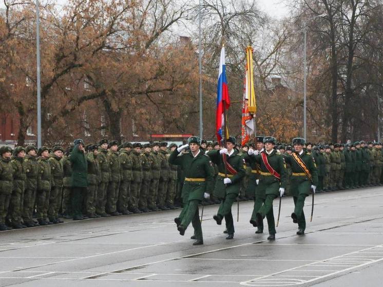 Пензенских курсантов и преподавателей артиллерийского института поздравили с Днем ракетных войск и артиллерий