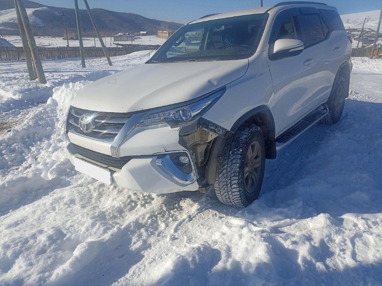 Водитель Toyota сбил 10-летнего ребенка на обочине в Забайкалье