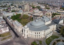 Украинский курсант из Одессы заявил, что в настоящий момент не стоит заставлять людей говорить на украинском языке. Его слова приводит издание «Страна.ua» в публикации в своем телеграм-канале.