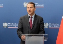 Министр иностранных дел Польши Радослав Сикорский обвинил Россию в якобы осуществлении «диверсионной деятельности», пригрозив сократить число российских дипломатов в стране. Слова главы польского МИД приводит радиостанция TOK FM. 