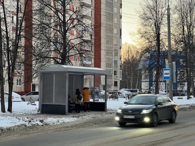 В Томске на Ильмера установили два новых остановочных комплекса