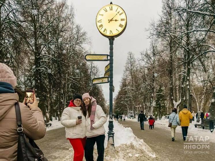 На ремонт забрали часы на входе в парк имени Горького в Казани