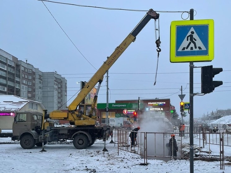 ТГК-2 устраняет повреждения на тепломагистрали на Московском проспекте в Архангельске