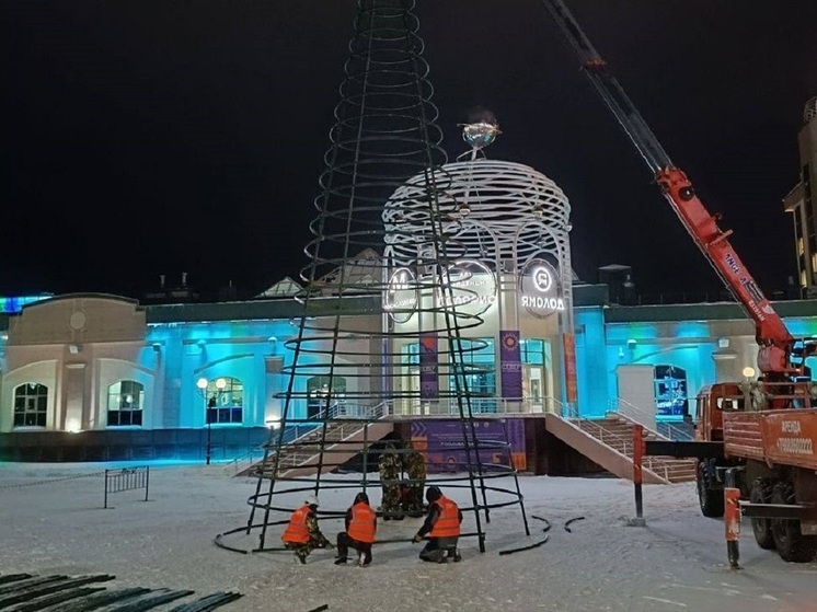 В Салехарде стартовало строительство ледовых городков