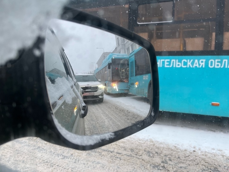 В центре Архангельска столкнулись два пассажирских автобуса