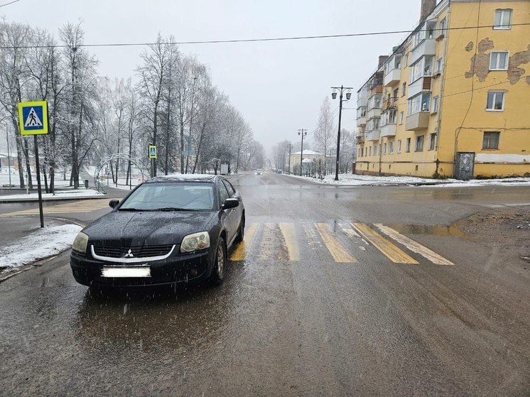 В Тверской области женщина-водитель не заметила пешехода: пострадавшая в больнице