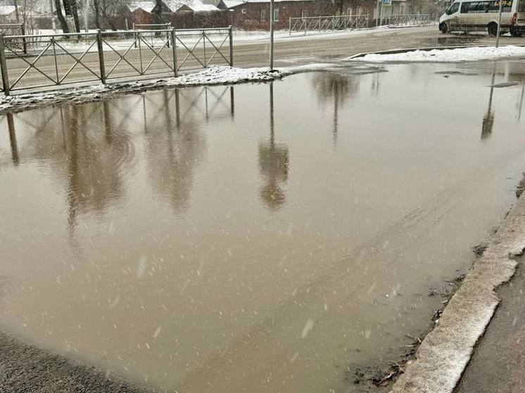 В Людинове у общежития образовался «водоём»