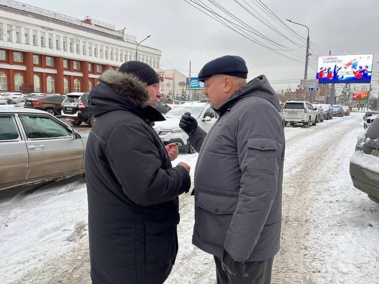 Мэр Омска Шелест проверил ход дорожных работ после снегопада