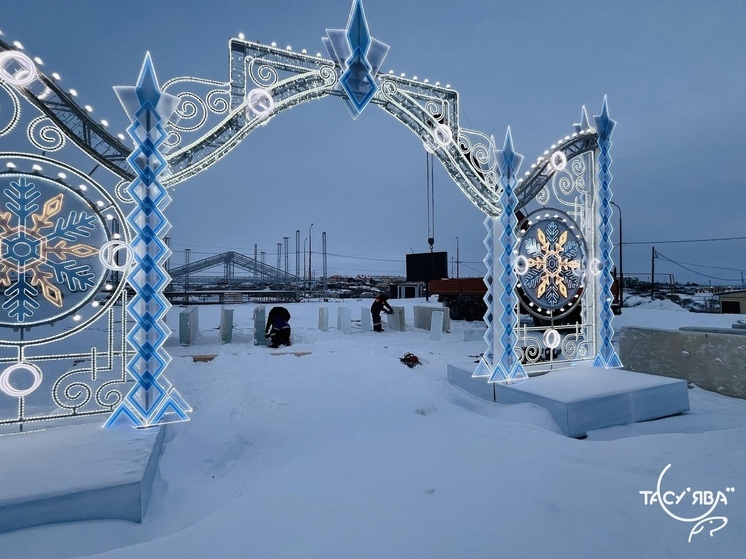 Площадь в Тазовском превращают в новогоднюю волшебную страну