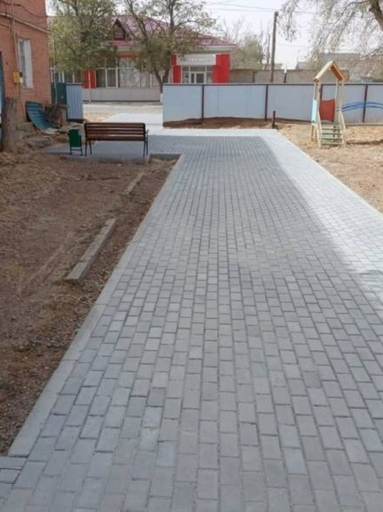 В Калмыкии завершаются работы по благоустройству дворовых территорий