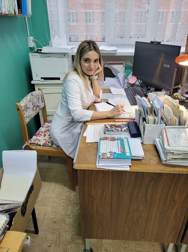 Врачи из Пскова провели приём в Дедовичской районной больнице