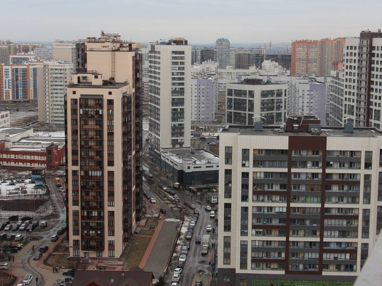 На черной лестнице высотки в Мурино нашли труп новгородца