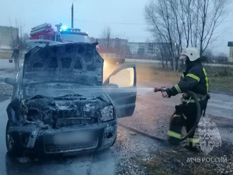 В Заволжске вспыхнул автомобиль, который пытались отбуксировать после ДТП