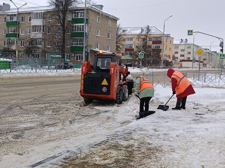 Более ста сорока единиц спецтехники подготовили в Луганске к зиме