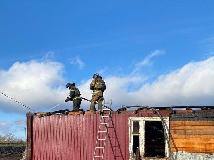 В Орловской области потушили пожар в строительном вагончике