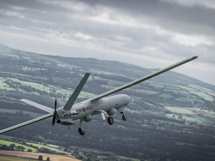 Bild: неопознанный БПЛА обнаружили у британского авианосца в Гамбурге