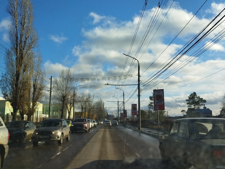 В Саратове будет без осадков, но ветрено