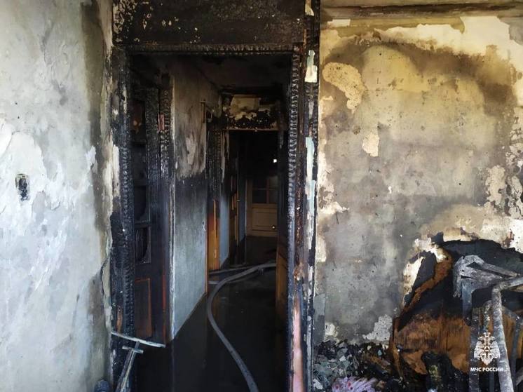 Огнеборцы тушат пожар в Ставрополе