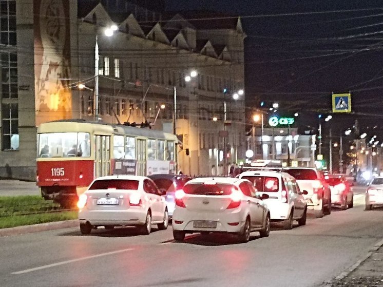 В период межсезонья особенно важно использовать омывающую жидкость, устойчивую к замерзанию, из-за возможных резких перепадов температур