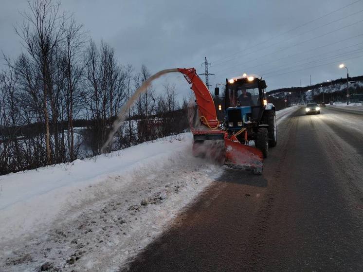 С улиц Мурманска вывезли 350 кубометров снега