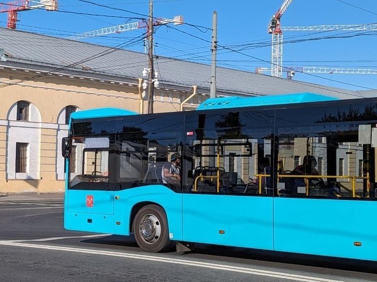 В Петербурге трассы двух автобусов временно изменили