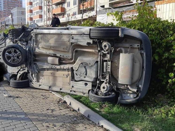 В Новороссийске машина отскочила в ребёнка и пенсионерку, находившихся на тротуаре