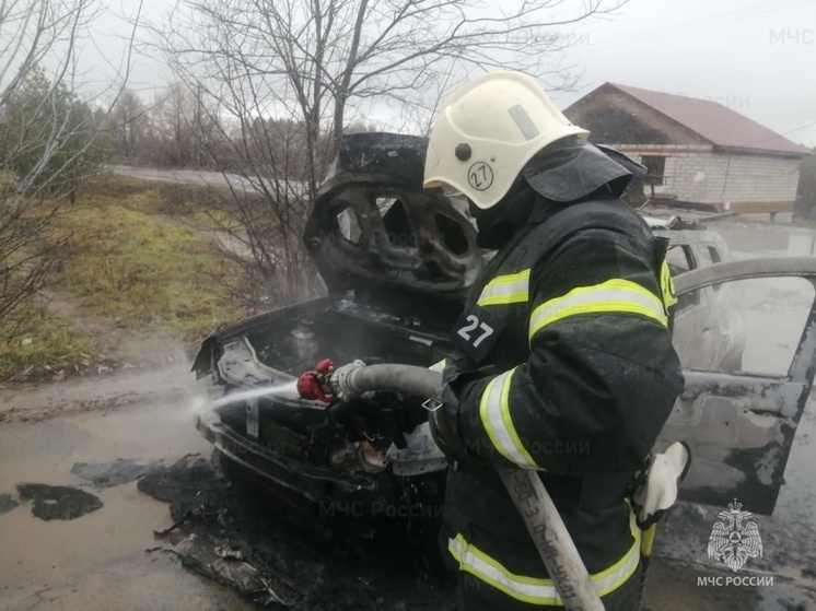 Под Орлом загорелся автомобиль во время движение